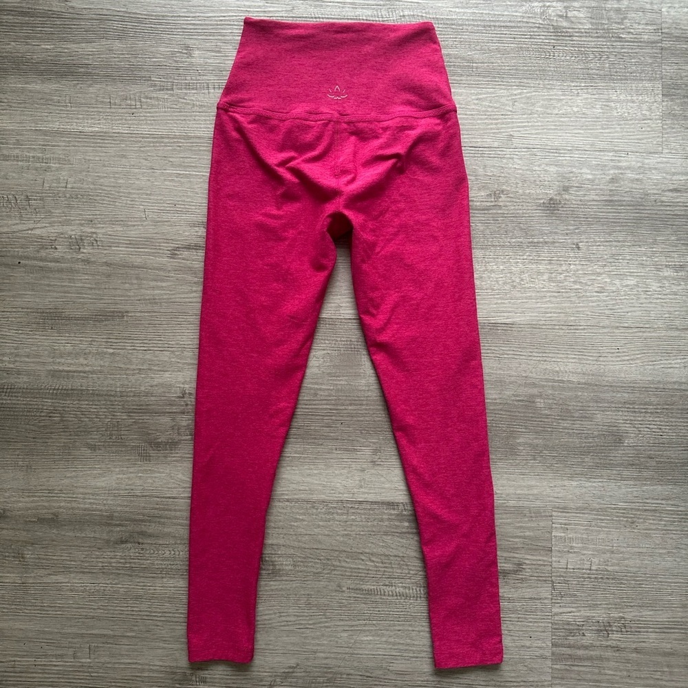 Beyond Yoga Fuchsia Leggings Sz XS capris